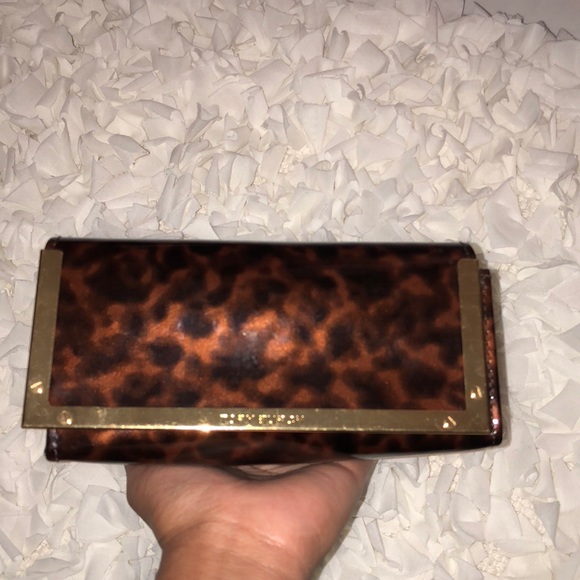 Preowned Gorgeous Tortoise Shell Tory Burch  Case - Picture 2 of 8